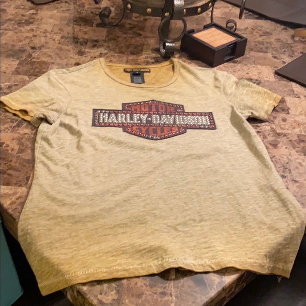 Yellowish brown tee